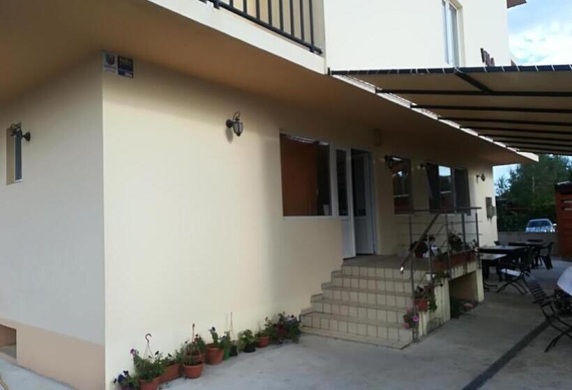 Пансион Vila Axel