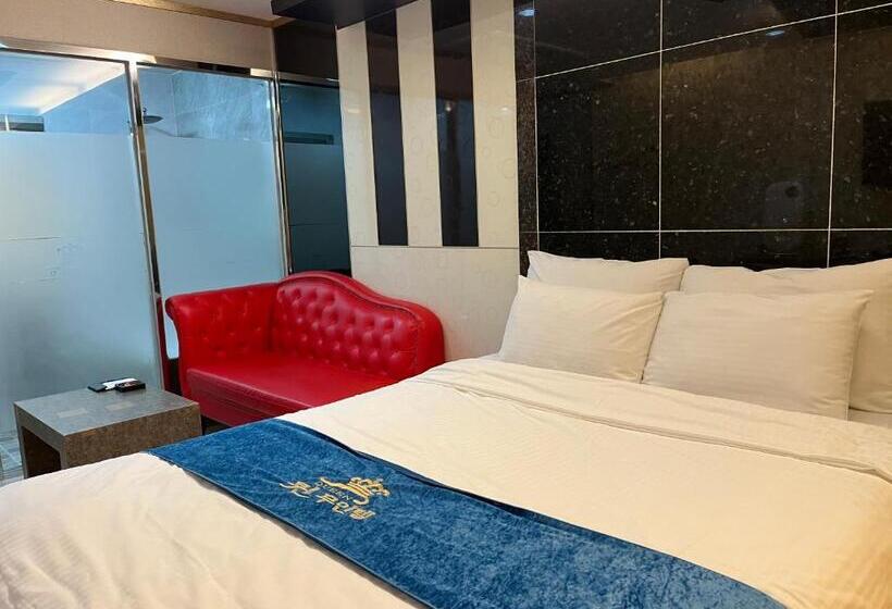 Queen Drive In Motel