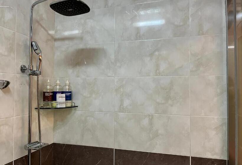 Queen Drive In Motel