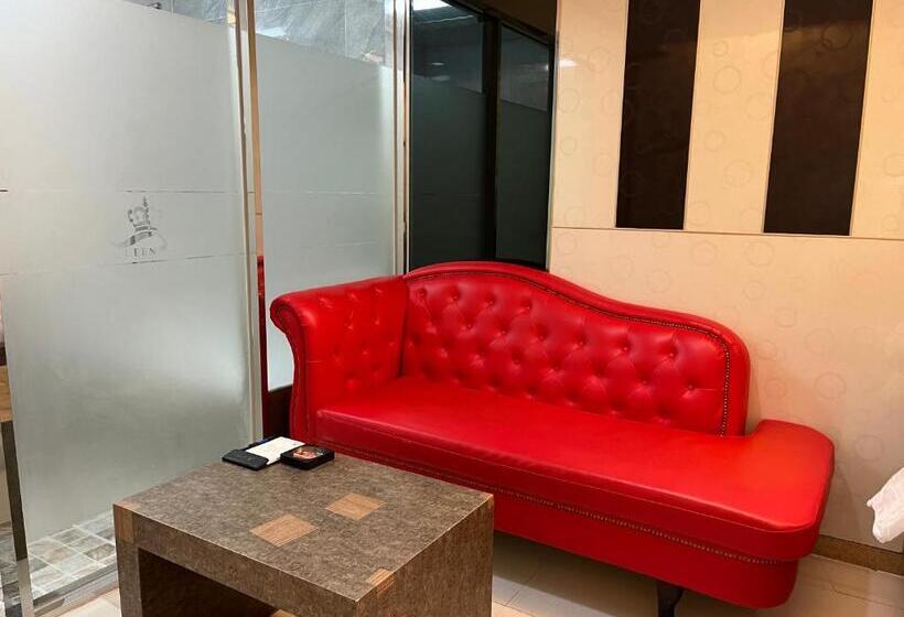 Queen Drive In Motel