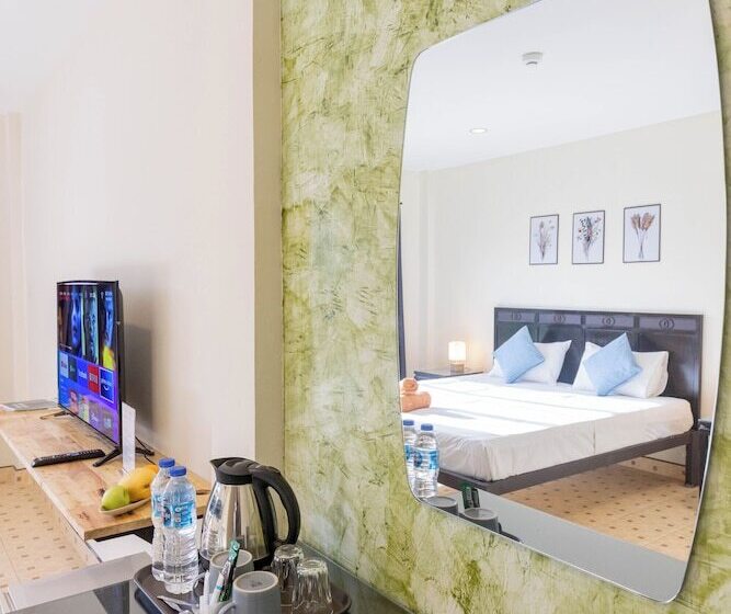 Отель Club 22 Kamala Suites