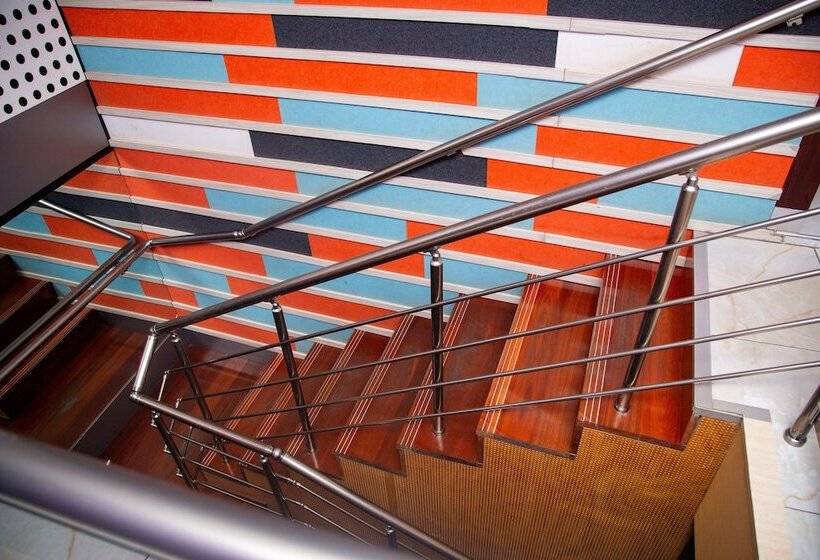 فندق The Out Back