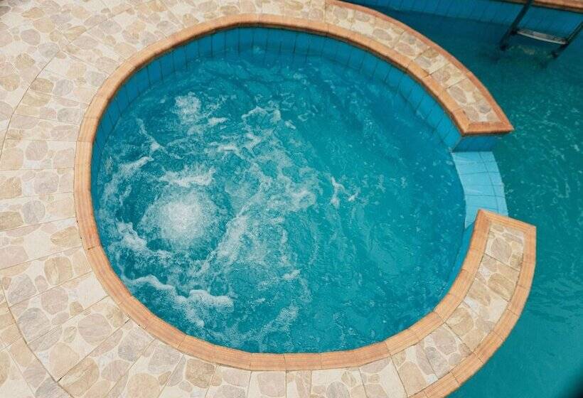 فندق The Out Back