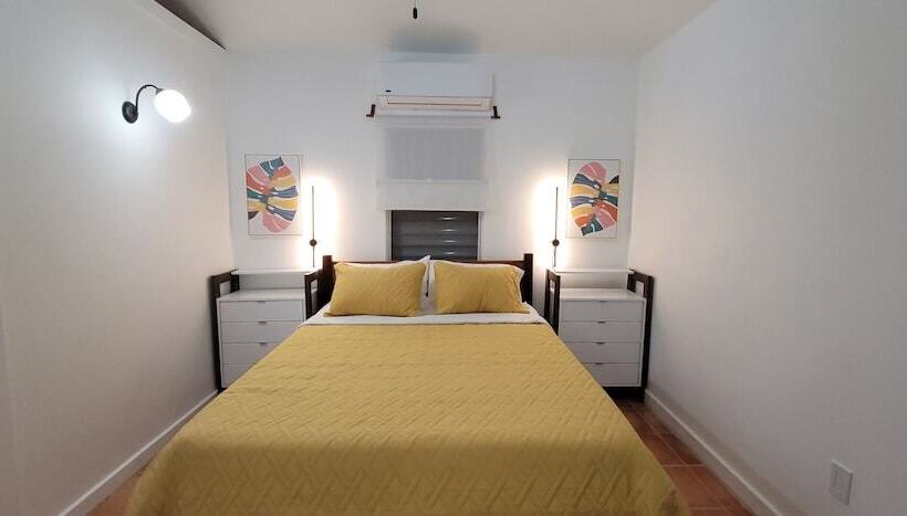 פנסיון Alux House