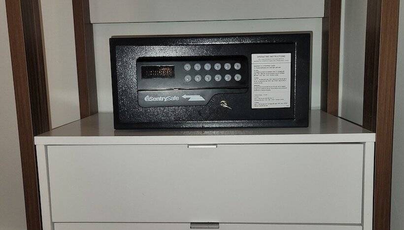 פנסיון Alux House