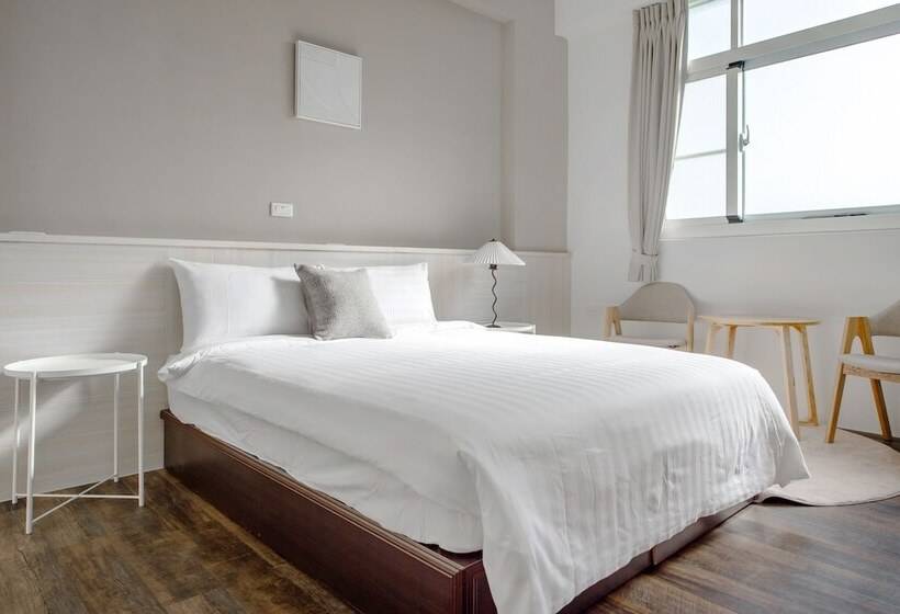 تختخواب و صبحانه H& 嶼光風格旅店 L 彩虹石榴 L 囍福園閤