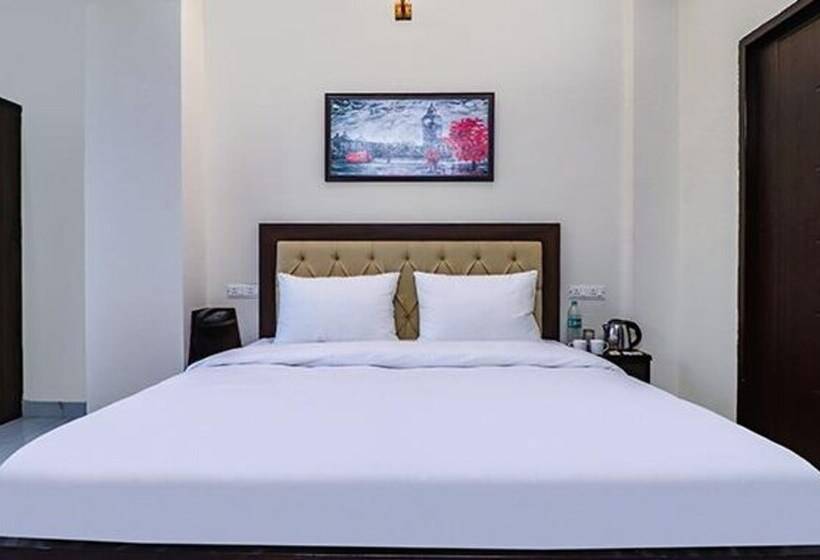 Fabhotel Maira Heights