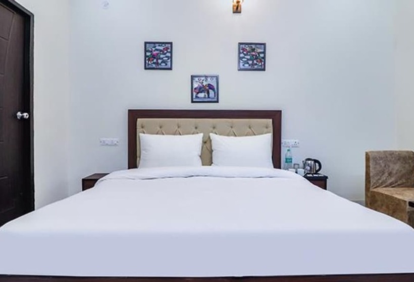 Fabhotel Maira Heights