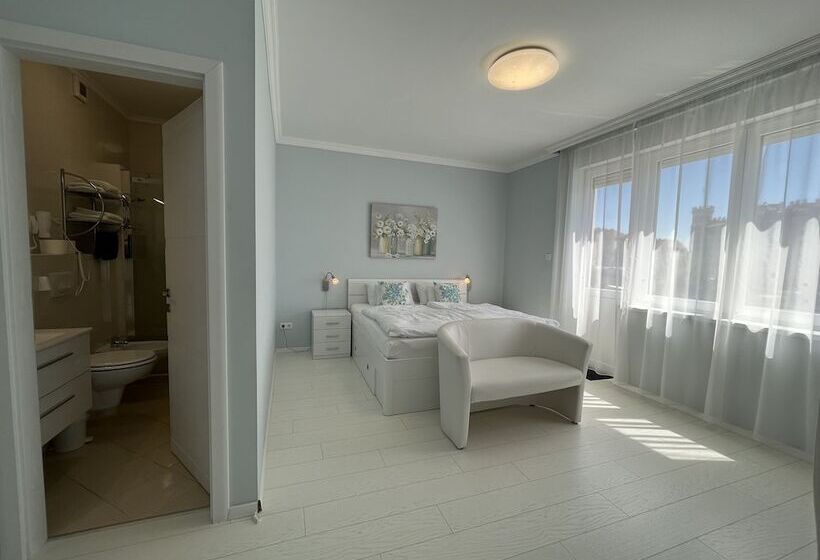 فندق Camille Apartments