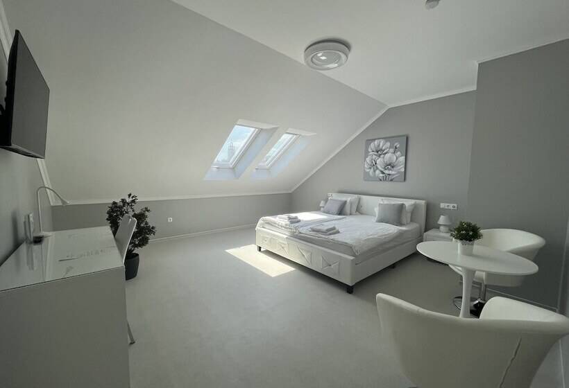 فندق Camille Apartments