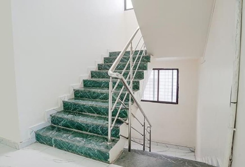 בית מלון כפרי Fabexpress Chaitanya Inn