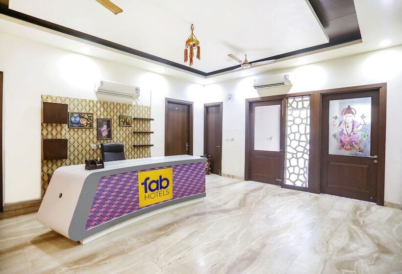 Отель Fabexpress Divine Inn