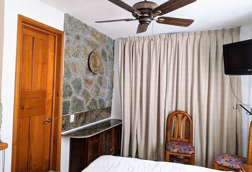 בית מלון כפרי La Adornada