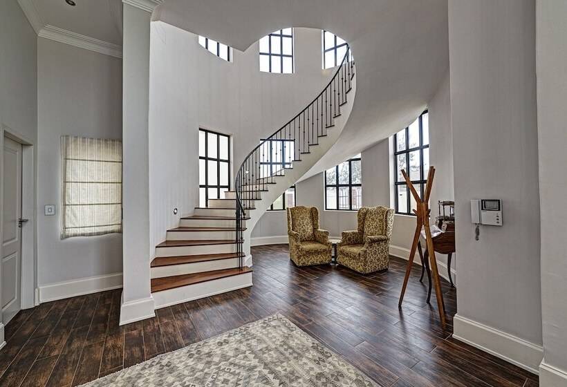 Hotel Lagoon Suites Guesthouse Cc