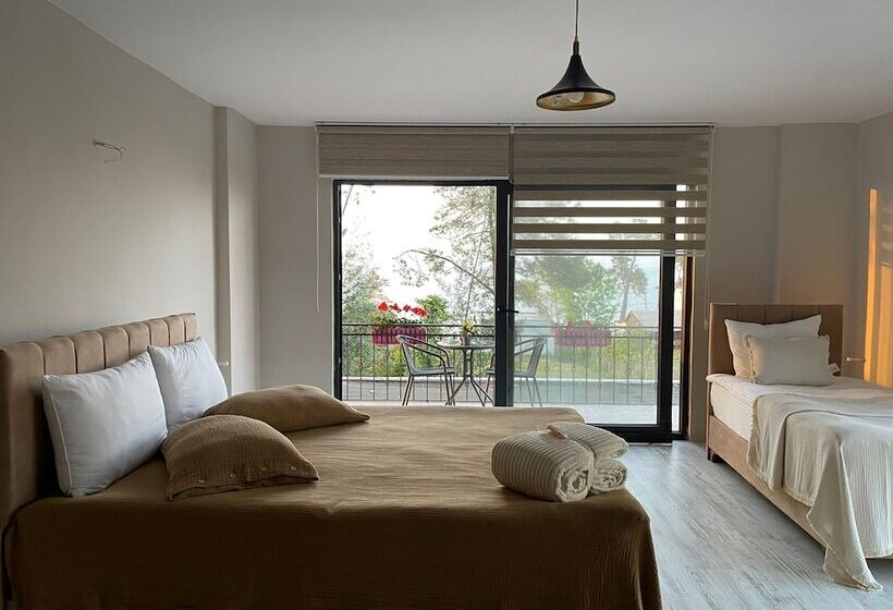 בית מלון כפרי Lalezar Sea & Garden