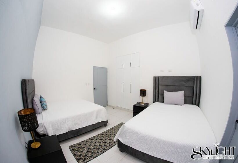 בית מלון כפרי Skylight Suites Restaurant Bar