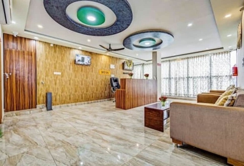 ホテル Iroomz Suchira Lodge