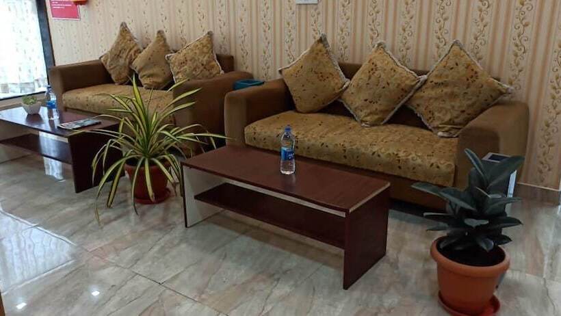 ホテル Iroomz Suchira Lodge