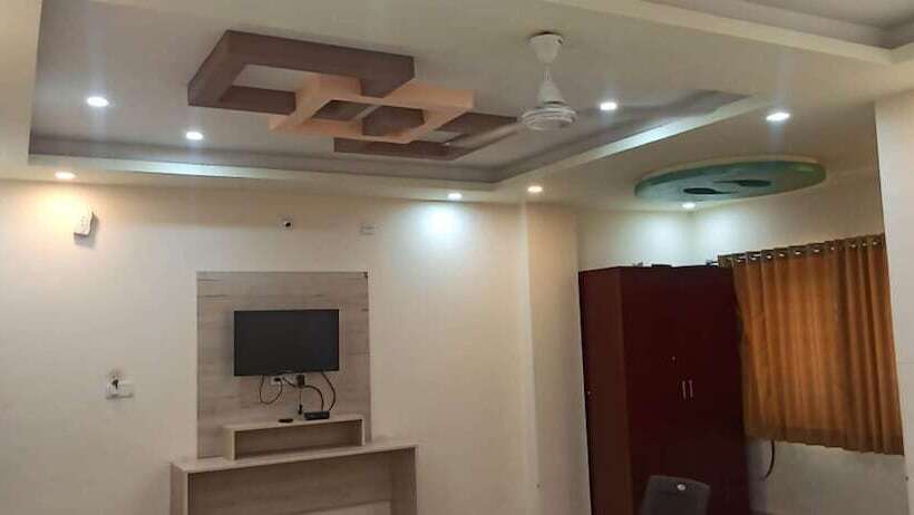 ホテル Iroomz Suchira Lodge