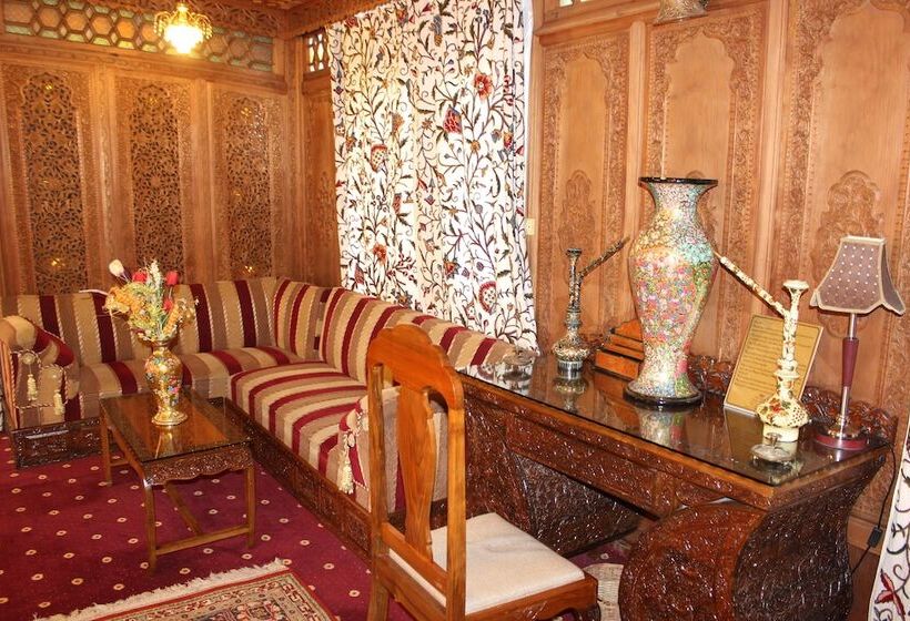 호텔 Wangnoo Worth Houseboats