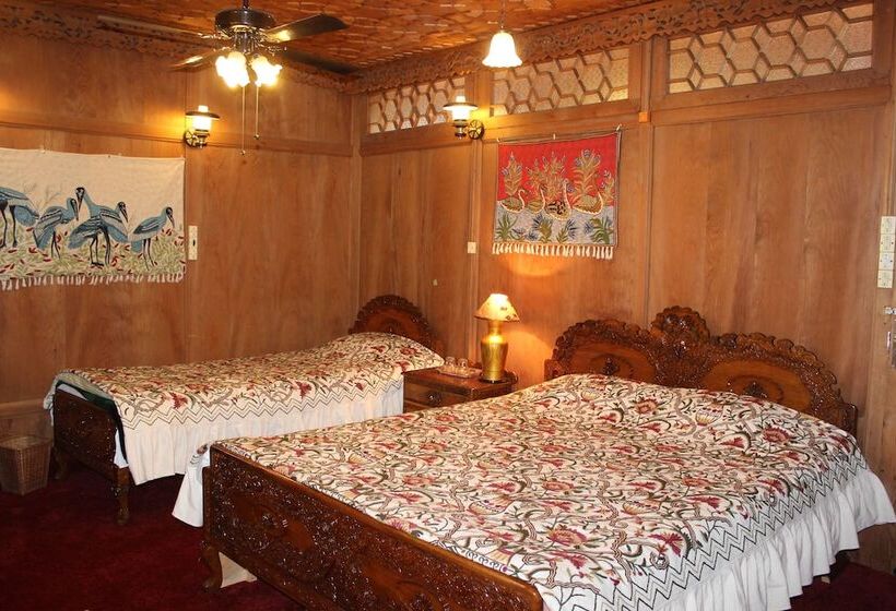 호텔 Wangnoo Worth Houseboats