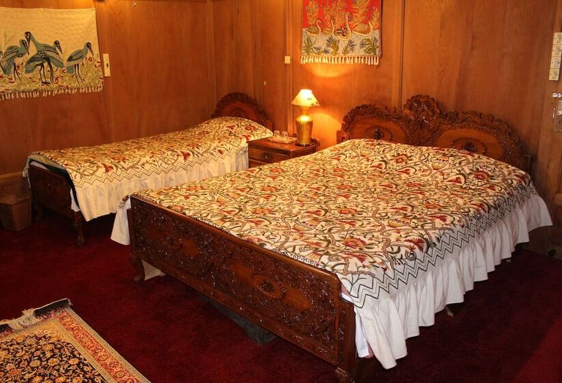 호텔 Wangnoo Worth Houseboats