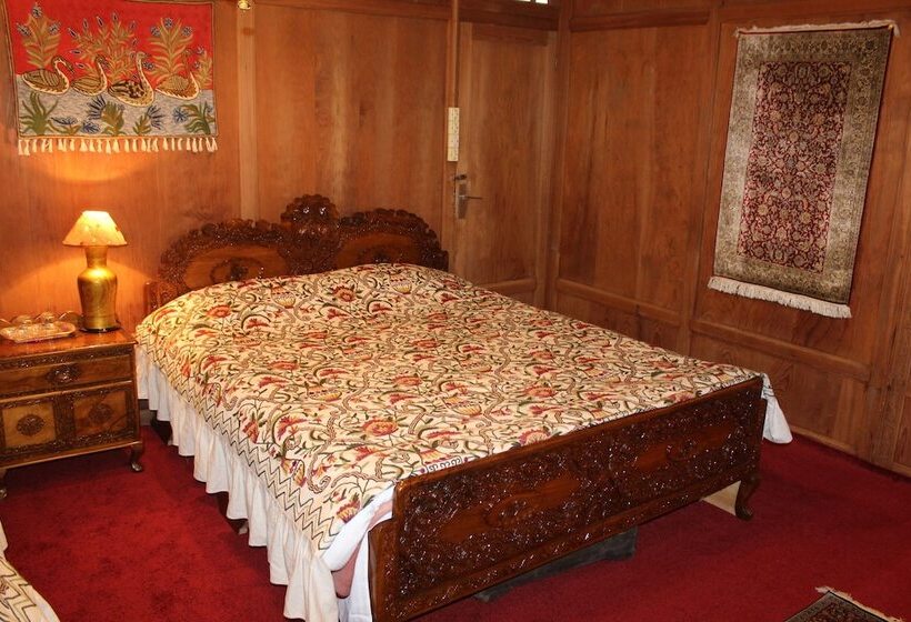 호텔 Wangnoo Worth Houseboats