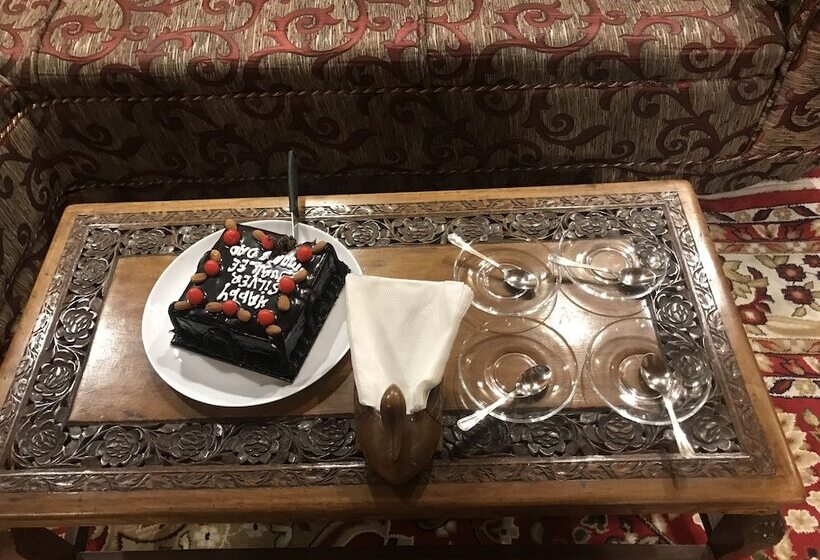 호텔 Wangnoo Worth Houseboats