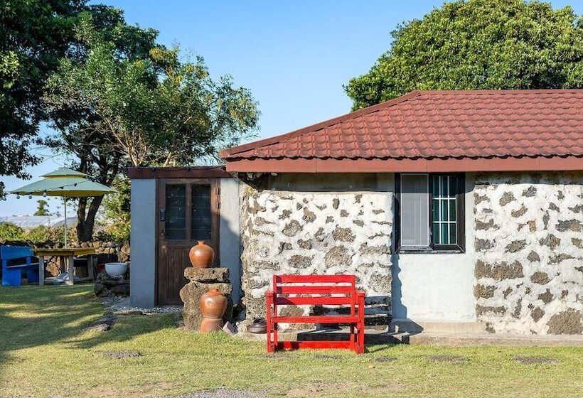 Jeju Motungedoljib Dogchaepension