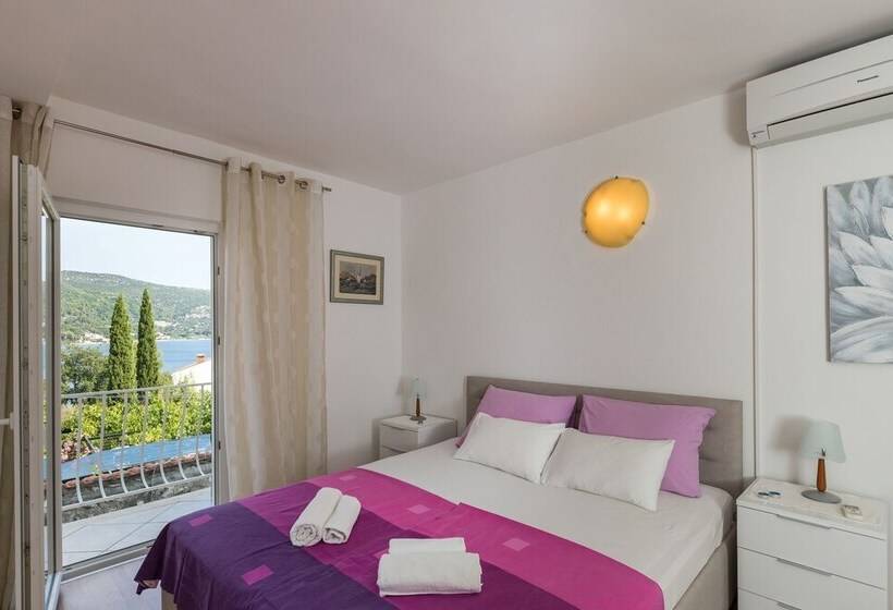 بنسيون Apartments & Room Eva Slano