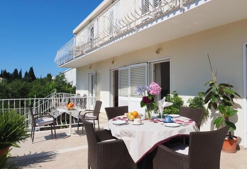 بنسيون Apartments & Room Eva Slano