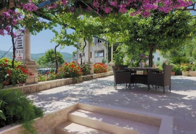 بنسيون Apartments & Room Eva Slano