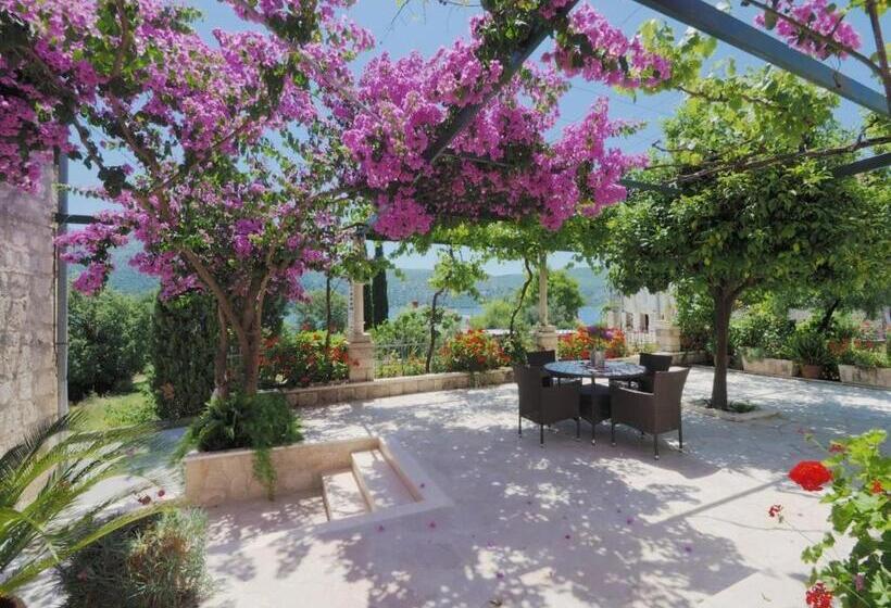 بنسيون Apartments & Room Eva Slano