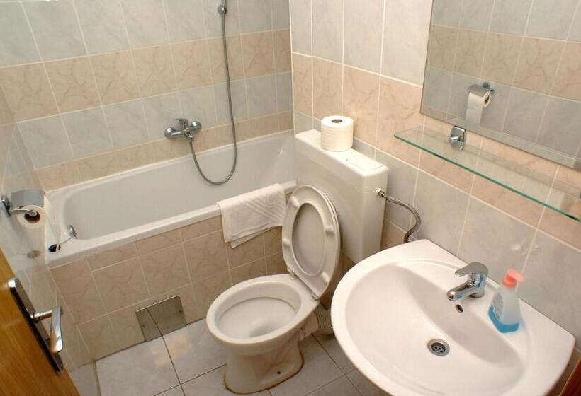 بنسيون Apartments & Room Eva Slano