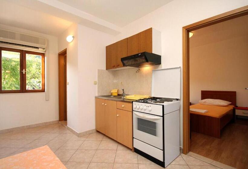 بنسيون Apartments & Room Eva Slano