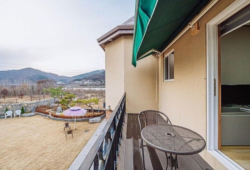 Pensão Count Star Night