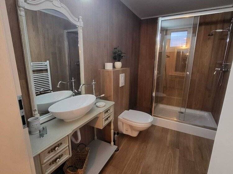 بنسيون Eden By The Mountain