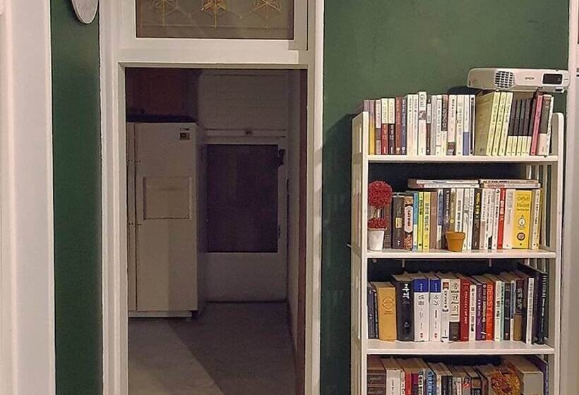 Пансион Jeju Airport First Night Guesthouse