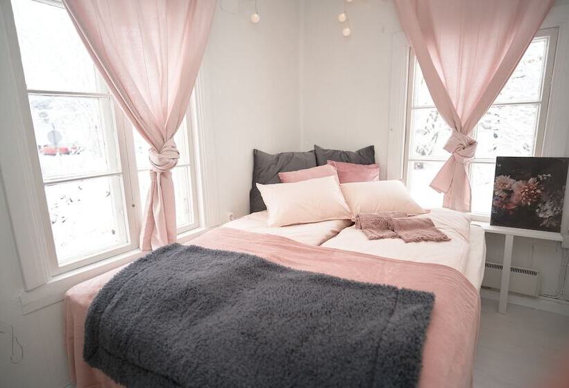 펜션 Naissaaren Villa Valo