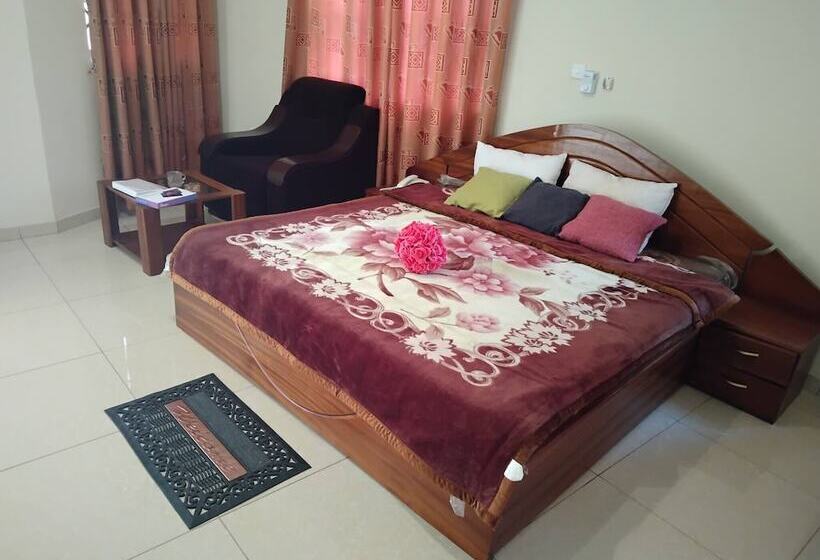 پانسیون Room In Guest Room   Renajoe Exclusive Guesthouse Tema Community 9