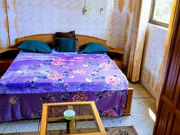 پانسیون Room In Guest Room   Renajoe Exclusive Guesthouse Tema Community 9