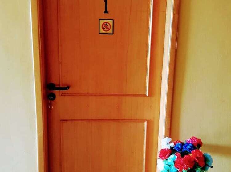 پانسیون Room In Guest Room   Renajoe Exclusive Guesthouse Tema Community 9