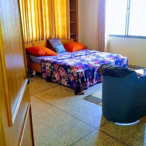 پانسیون Room In Guest Room   Renajoe Exclusive Guesthouse Tema Community 9