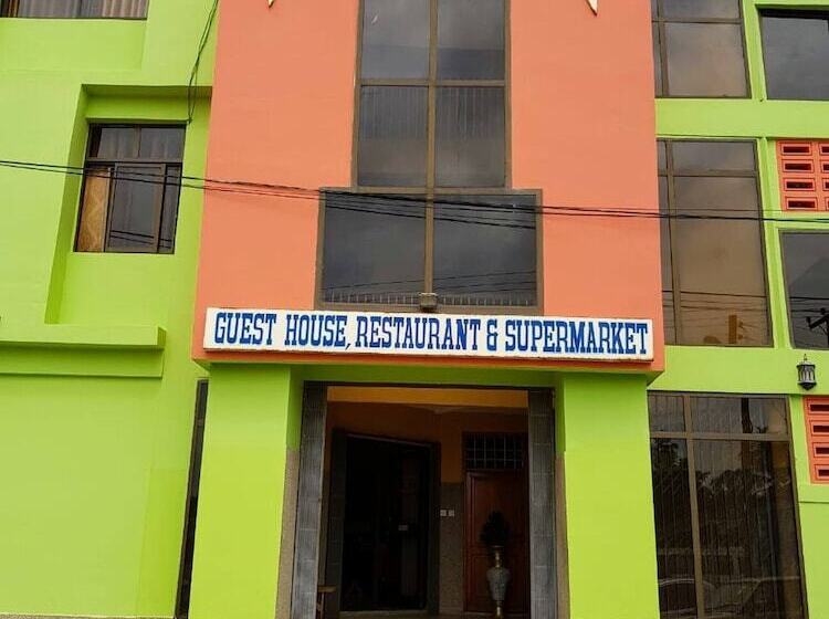 پانسیون Room In Guest Room   Renajoe Exclusive Guesthouse Tema Community 9