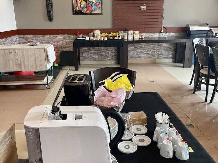 بنسيون Sea And Mountain Jar House