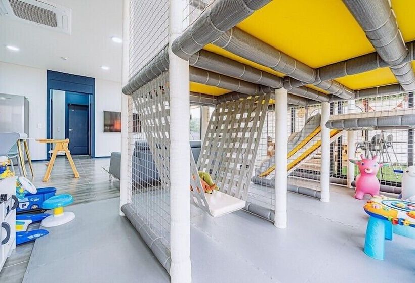 Pensione U Kids Pool Villa