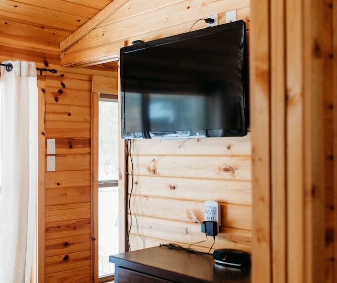 منتجع Whispering Springs Wilderness Retreat