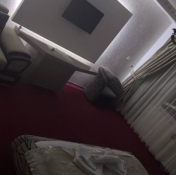 Rey Hotel & Restorant