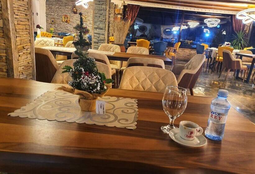 Rey Hotel & Restorant