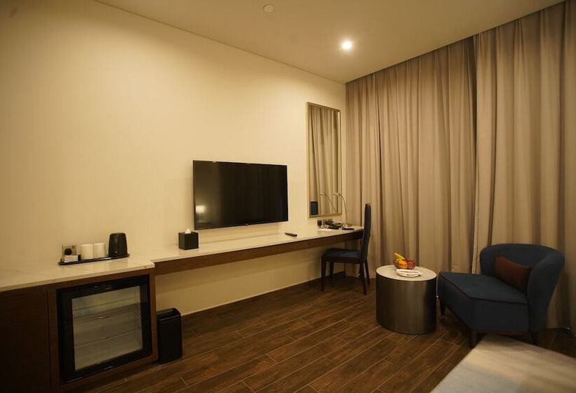 C   Hotel And Suites Doha